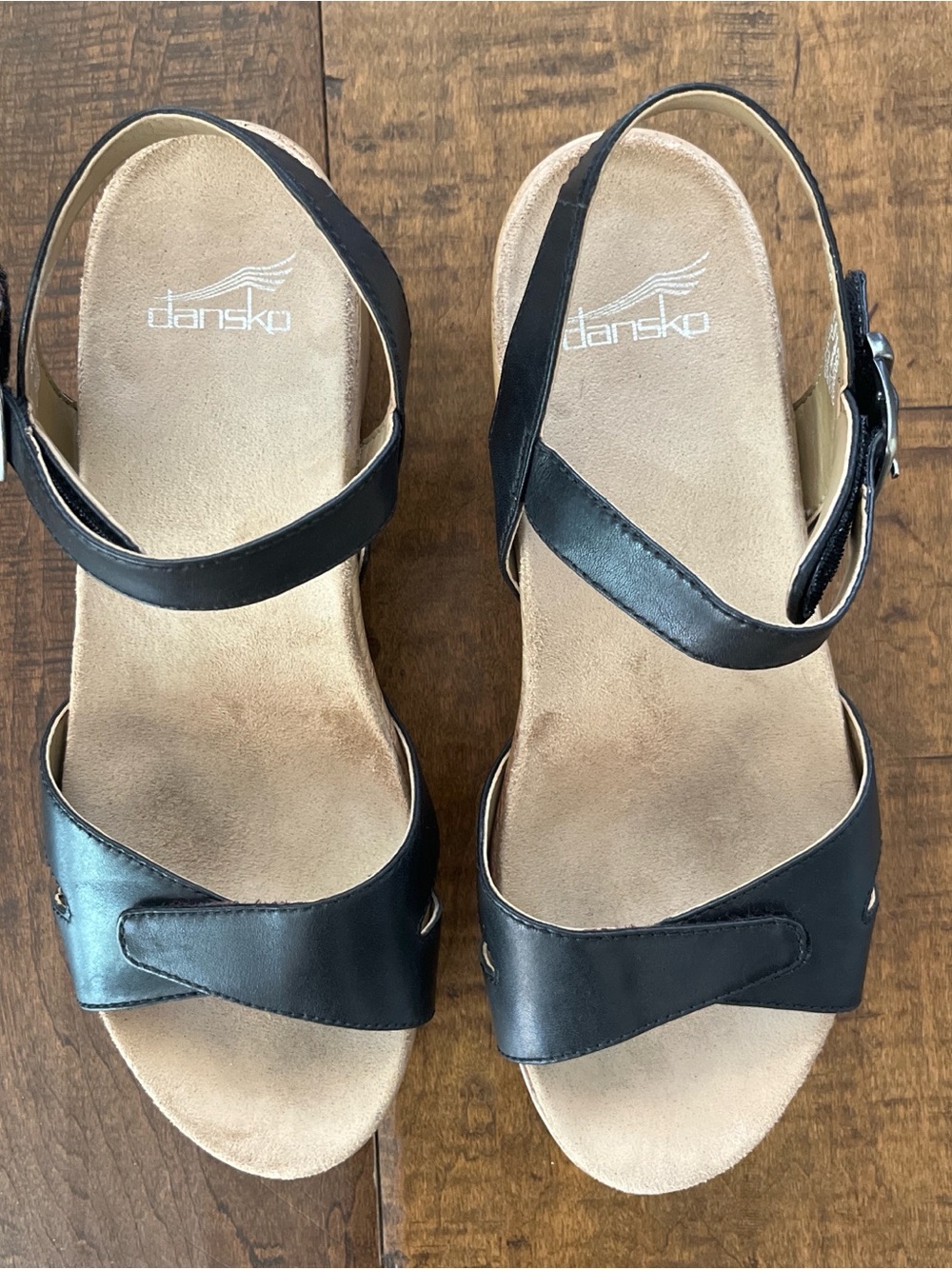 Dansko black leather wedge wood grain platform clog sandals with Velcro straps - Picture 3 of 7